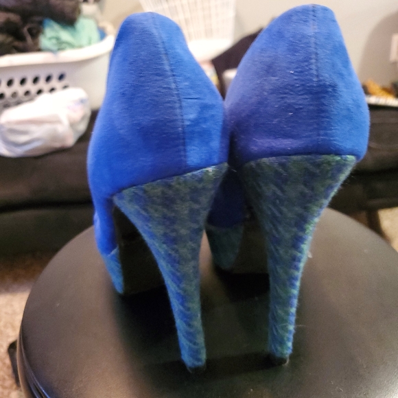 Heels - Picture 2 of 3